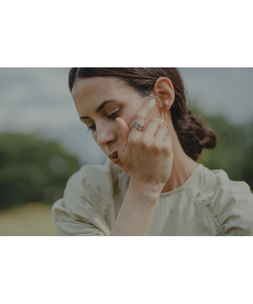 mou(モウ)の「【Na.moda】Triple wave ring(リング・レディース・シルバー/ゴールド/シルバー系その他・FREE)」の16枚目の写真