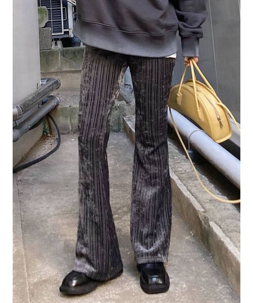 EMODA(エモダ)の「ダブルボタンフィットフレアパンツ(その他パンツ・レディース・ブラック/グレー/イエロー・SMALL/MEDIUM)」の4枚目の写真