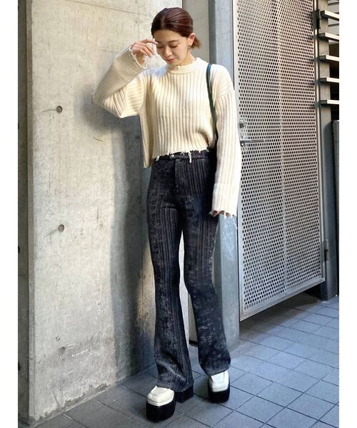 EMODA(エモダ)の「ダブルボタンフィットフレアパンツ(その他パンツ・レディース・ブラック/グレー/イエロー・SMALL/MEDIUM)」の20枚目の写真