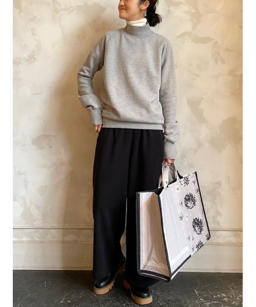 BEARDSLEY(ビアズリー)の「コットン100% ハイネック裏毛プルオーバー(Tシャツ/カットソー・レディース・ライトグレー/アイボリー・FREE)」の9枚目の写真