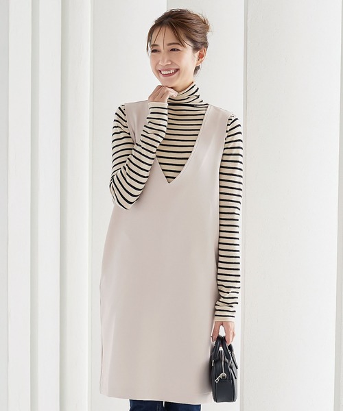 KOBE LETTUCE（コウベレタス）の「深Vネックジャンスカワンピース（ジャンパースカート・レディース・ブラック/モカ/ホワイト系/ホワイト系1/ブラック系/ブラウン系/イエロー系/イエロー系1・1/2）」の2枚目の写真