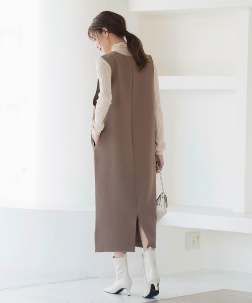 KOBE LETTUCE（コウベレタス）の「深Vネックジャンスカワンピース（ジャンパースカート・レディース・ブラック/モカ/ホワイト系/ホワイト系1/ブラック系/ブラウン系/イエロー系/イエロー系1・1/2）」の6枚目の写真