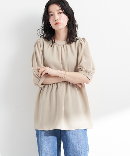 earth music&ecology（アースミュージックアンドエコロジー）の「リサイクルポリエステルブレンドとろみチュニック（その他トップス・レディース・オフホワイト/ライトカーキ/グレイッシュベージュ/テラコッタ・FREE）」の3枚目の写真