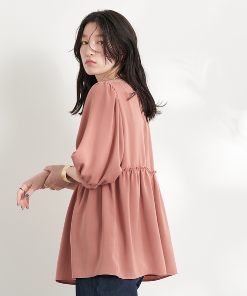 earth music&ecology（アースミュージックアンドエコロジー）の「リサイクルポリエステルブレンドとろみチュニック（その他トップス・レディース・オフホワイト/ライトカーキ/グレイッシュベージュ/テラコッタ・FREE）」の2枚目の写真