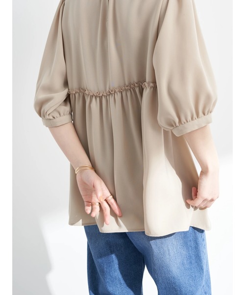 earth music&ecology（アースミュージックアンドエコロジー）の「リサイクルポリエステルブレンドとろみチュニック（その他トップス・レディース・オフホワイト/ライトカーキ/グレイッシュベージュ/テラコッタ・FREE）」の15枚目の写真