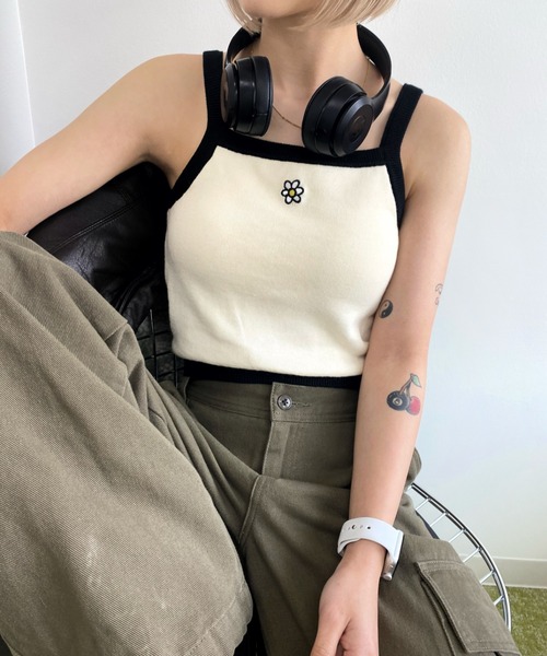 WHO'S WHO gallery（フーズフーギャラリー）の「ohanaニットキャミ（キャミソール・レディース・ピンク/レッド/ブラック/オフホワイト/サックスブルー・FREE）」の2枚目の写真