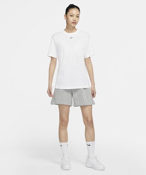 NIKE（ナイキ）の「ナイキ スポーツウェア エッセンシャル ウィメンズ Tシャツ / Nike Sportswear Essential Women's T-Shirt（Tシャツ/カットソー・レディース・ホワイト/ブラック・S/M/L/2XL/XL/XS）」の5枚目の写真