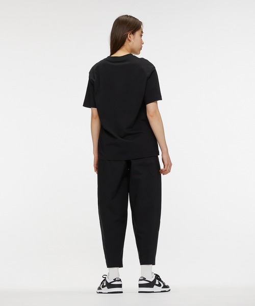 NIKE（ナイキ）の「ナイキ スポーツウェア エッセンシャル ウィメンズ Tシャツ / Nike Sportswear Essential Women's T-Shirt（Tシャツ/カットソー・レディース・ホワイト/ブラック・S/M/L/2XL/XL/XS）」の13枚目の写真