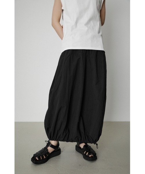 AZUL by moussy（アズールバイマウジー）の「WATER REPELLENT BALLOON SKIRT/ウォーターリぺレントバルーンスカート（スカート・レディース・ブラック/ダークグリーン/ダークオレンジ・MEDIUM/SMALL）」の5枚目の写真