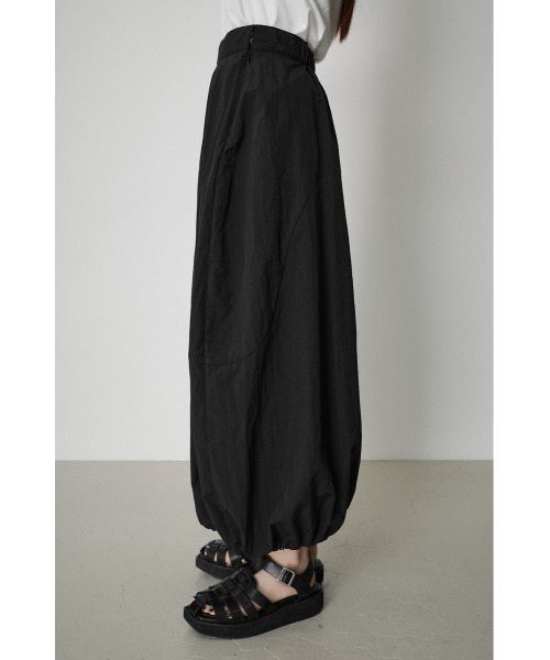 AZUL by moussy（アズールバイマウジー）の「WATER REPELLENT BALLOON SKIRT/ウォーターリぺレントバルーンスカート（スカート・レディース・ブラック/ダークグリーン/ダークオレンジ・MEDIUM/SMALL）」の8枚目の写真