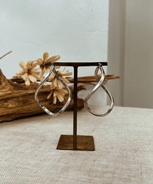 emouv by est（エモーヴバイエスト）の「emouv by est ウェーブフープピアス（ピアス（両耳用））」