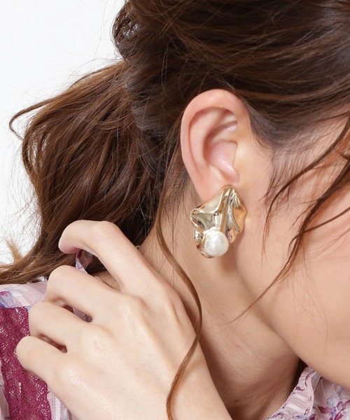 JILL STUART(ジルスチュアート)の「◆メリンダパールイヤリング(イヤリング・レディース・オレンジ/ゴールド・フリ-)」の2枚目の写真