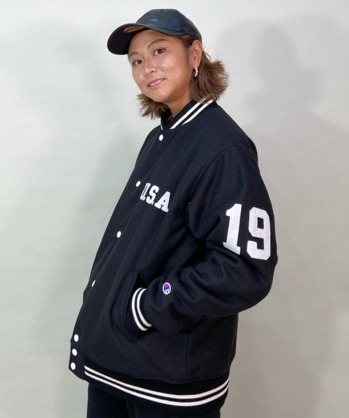 Champion（チャンピオン）の「CHAMPION/チャンピオン  ビッグシルエット/オーバーサイズ/ロゴスタジャン   C3-W606（MA-1・レディース・ネイビー/ブラック/グレー・L/M）」の2枚目の写真