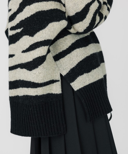 UNITED TOKYO（ユナイテッドトウキョウ）の「クルースリットニット（ニット/セーター・レディース・ブラック/パープル/グレー/インディゴブルー/グリーン/アイボリー/その他2/ブルー系その他2/ブラック系その他2/オフホワイト/グレー系その他2・FREE）」の12枚目の写真