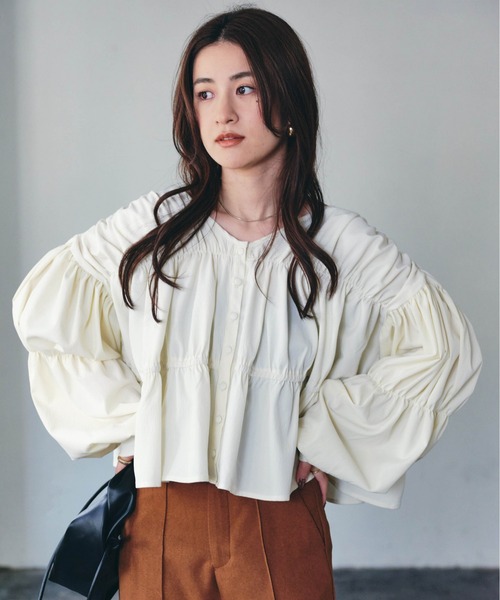 ECRIRE（エクリール）の「【creamコラボ】2WAYギャザーブラウス（シャツ/ブラウス・レディース・ブラック/ブラウン/オフホワイト/グリーン・M/L）」の5枚目の写真