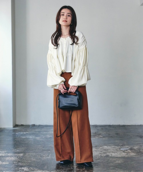 ECRIRE（エクリール）の「【creamコラボ】2WAYギャザーブラウス（シャツ/ブラウス・レディース・ブラック/ブラウン/オフホワイト/グリーン・M/L）」の8枚目の写真