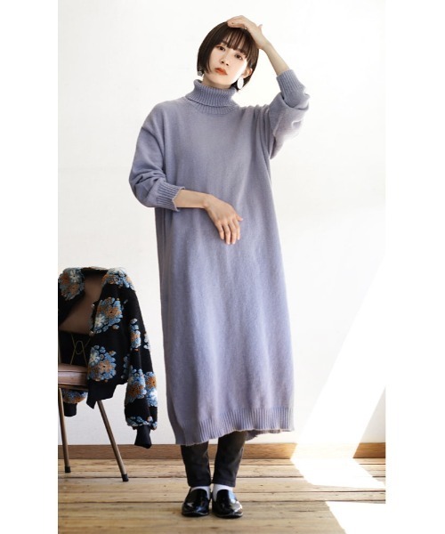 zootie(ズーティー)の「タートルネック バックスリット ニットワンピース(ワンピース・レディース・レッド/ブラック/ダークブラウン/ブルー/キャメル/ブルーグレー・フリー)」の14枚目の写真