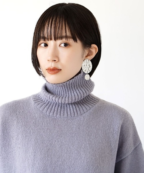 zootie(ズーティー)の「タートルネック バックスリット ニットワンピース(ワンピース・レディース・レッド/ブラック/ダークブラウン/ブルー/キャメル/ブルーグレー・フリー)」の20枚目の写真