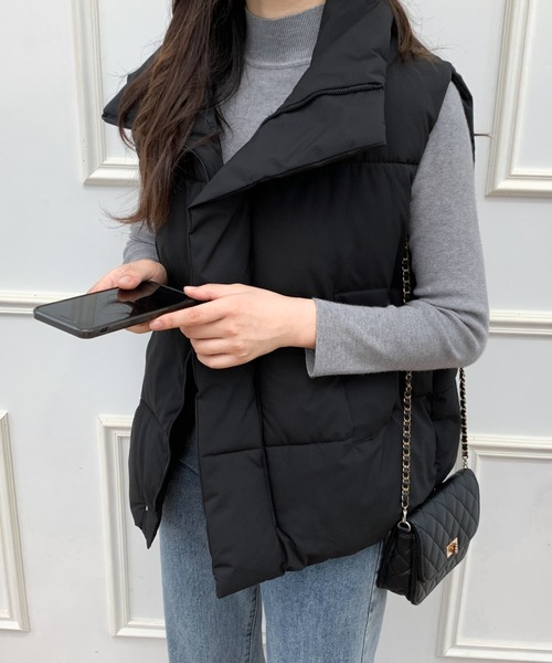 ABITOKYO（アビトーキョー）の「スタンドネックボリュウーム中綿ベスト（ダウンベスト・レディース・アイボリー/ブラック・FREE）」の5枚目の写真