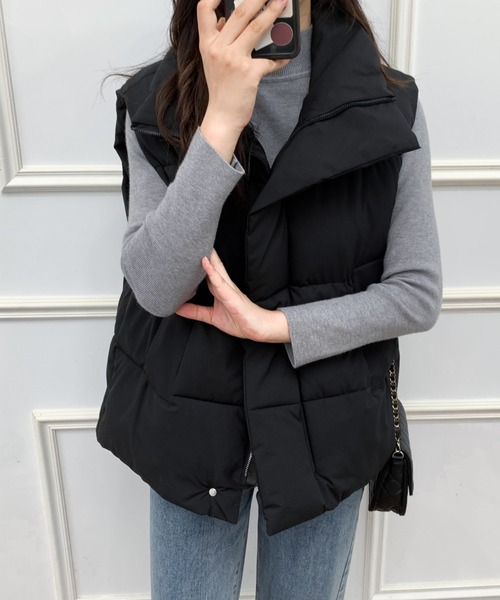 ABITOKYO（アビトーキョー）の「スタンドネックボリュウーム中綿ベスト（ダウンベスト・レディース・アイボリー/ブラック・FREE）」の6枚目の写真