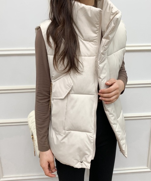 ABITOKYO（アビトーキョー）の「スタンドネックボリュウーム中綿ベスト（ダウンベスト・レディース・アイボリー/ブラック・FREE）」の21枚目の写真