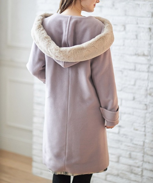 tocco closet(トッコ クローゼット)の「2WAYフェイクファー付きパールビジュー装飾フードコート(ダッフルコート・レディース・ラベンダー/アイボリー/ブラック・M)」の17枚目の写真