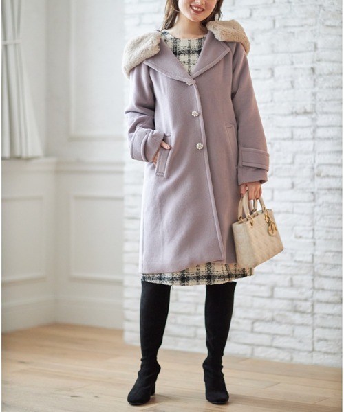 tocco closet(トッコ クローゼット)の「2WAYフェイクファー付きパールビジュー装飾フードコート(ダッフルコート・レディース・ラベンダー/アイボリー/ブラック・M)」の5枚目の写真