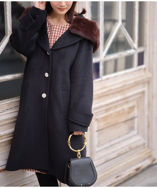 tocco closet(トッコ クローゼット)の「2WAYフェイクファー付きパールビジュー装飾フードコート(ダッフルコート・レディース・ラベンダー/アイボリー/ブラック・M)」の16枚目の写真