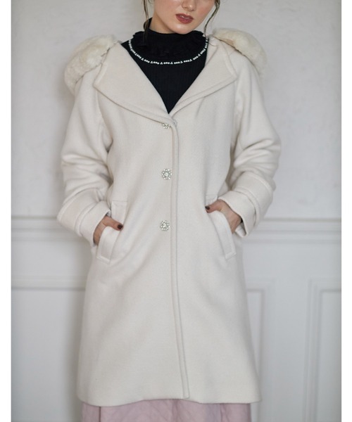 tocco closet(トッコ クローゼット)の「2WAYフェイクファー付きパールビジュー装飾フードコート(ダッフルコート・レディース・ラベンダー/アイボリー/ブラック・M)」の4枚目の写真