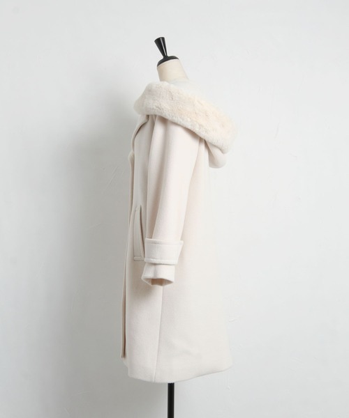 tocco closet(トッコ クローゼット)の「2WAYフェイクファー付きパールビジュー装飾フードコート(ダッフルコート・レディース・ラベンダー/アイボリー/ブラック・M)」の22枚目の写真