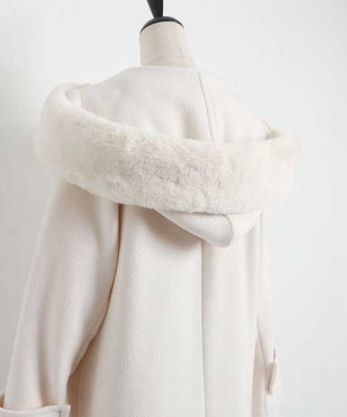 tocco closet(トッコ クローゼット)の「2WAYフェイクファー付きパールビジュー装飾フードコート(ダッフルコート・レディース・ラベンダー/アイボリー/ブラック・M)」の14枚目の写真