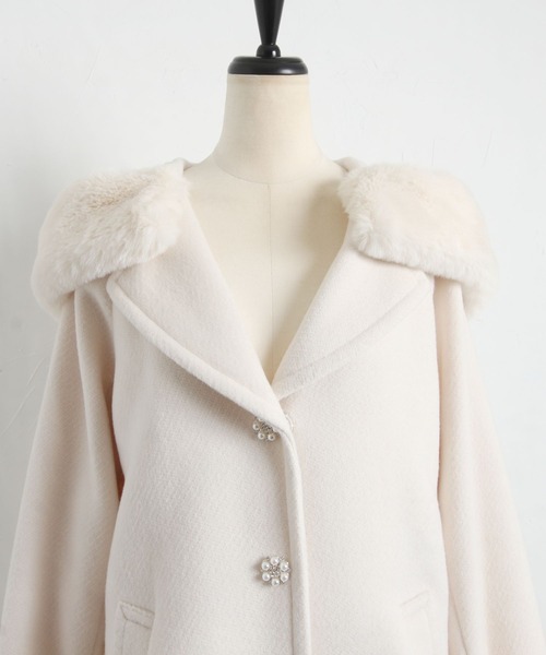 tocco closet(トッコ クローゼット)の「2WAYフェイクファー付きパールビジュー装飾フードコート(ダッフルコート・レディース・ラベンダー/アイボリー/ブラック・M)」の18枚目の写真