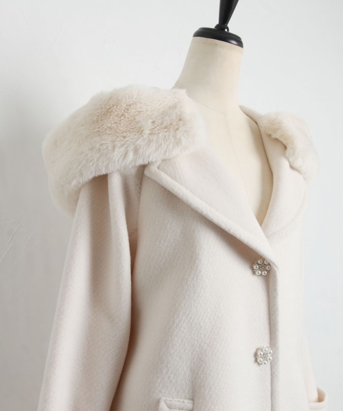 tocco closet(トッコ クローゼット)の「2WAYフェイクファー付きパールビジュー装飾フードコート(ダッフルコート・レディース・ラベンダー/アイボリー/ブラック・M)」の10枚目の写真