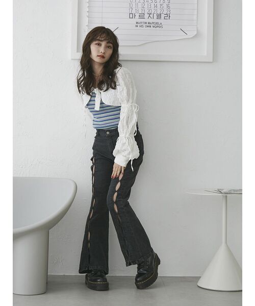 jouetie(ジュエティ)の「カットアウトフィットデニム(デニムパンツ・レディース・ブルー/ブラック・SMALL/MEDIUM)」の13枚目の写真