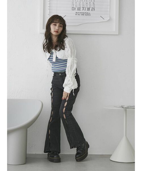 jouetie(ジュエティ)の「カットアウトフィットデニム(デニムパンツ・レディース・ブルー/ブラック・SMALL/MEDIUM)」の19枚目の写真