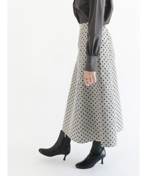 Te chichi（テチチ）の「ドットジャカードフレアスカート（スカート・レディース・チャコール/オフホワイト・SMALL/MEDIUM）」の11枚目の写真