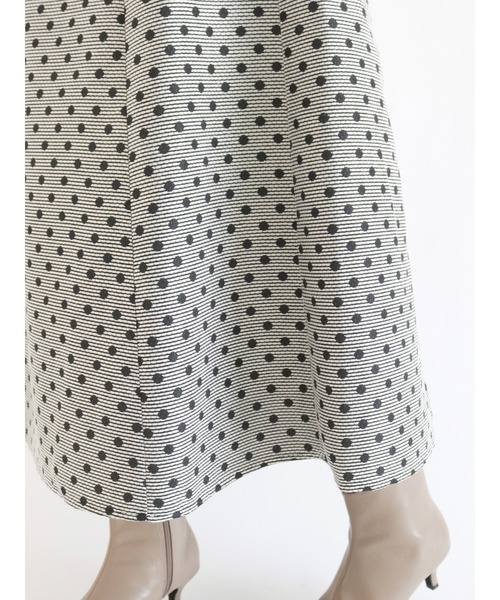 Te chichi（テチチ）の「ドットジャカードフレアスカート（スカート・レディース・チャコール/オフホワイト・SMALL/MEDIUM）」の14枚目の写真