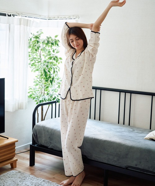 Amains（アメイン）の「小花柄パイピングパジャマ（ルームウェア