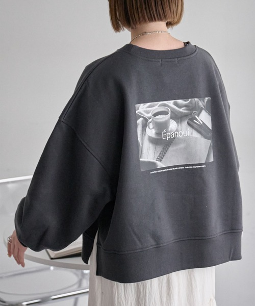 DISCOAT（ディスコート）の「裏起毛バックフォトプリントスウエット（スウェット・レディース・ライトベージュ/オフホワイト/チャコールグレー・FREE）」の11枚目の写真