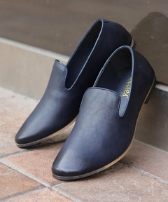 【関税込み】LEMAIRE ホワイト Linoleum Piped スリッポン Lemaire Linoleum Leather Piped Sneakers | Saks Fifth Avenue