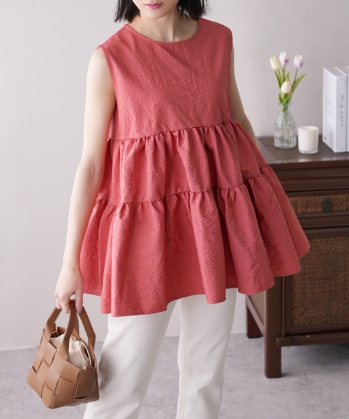 IAMUSE（アイアミューズ）の「【360度どこから見てもかわいい1枚】フラワーふくれジャガード ティアードフレアノースリーブチュニック S0889【IAMUSE】（シャツ/ブラウス・レディース・ブラック/ネイビー/オレンジ/アイボリー・FREE）」の7枚目の写真