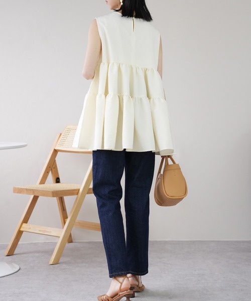 IAMUSE（アイアミューズ）の「【360度どこから見てもかわいい1枚】フラワーふくれジャガード ティアードフレアノースリーブチュニック S0889【IAMUSE】（シャツ/ブラウス・レディース・ブラック/ネイビー/オレンジ/アイボリー・FREE）」の19枚目の写真