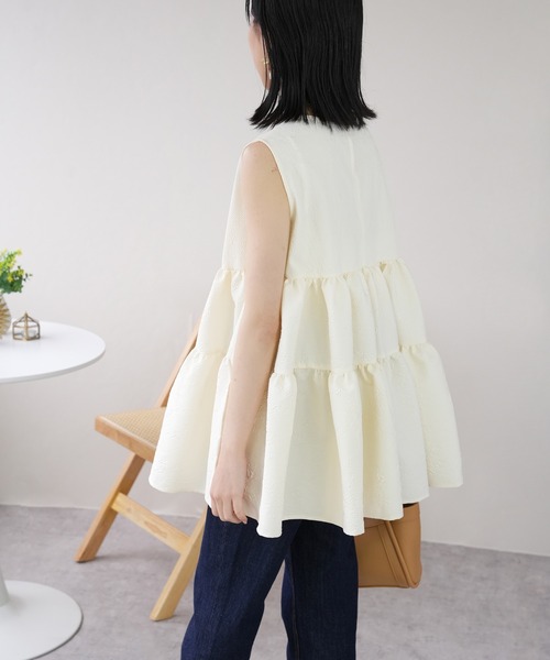 IAMUSE（アイアミューズ）の「【360度どこから見てもかわいい1枚】フラワーふくれジャガード ティアードフレアノースリーブチュニック S0889【IAMUSE】（シャツ/ブラウス・レディース・ブラック/ネイビー/オレンジ/アイボリー・FREE）」の17枚目の写真