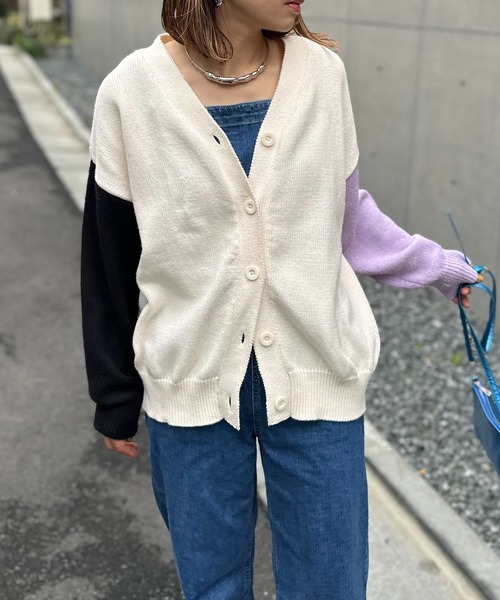 mi via loca（ミヴィアロカ）の「バックロゴアップリケ ニットカーディガン（カーディガン/ボレロ・レディース・オフホワイト/ブラック/ラベンダー/ブラック×ホワイト・FREE）」の8枚目の写真