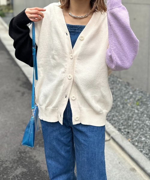 mi via loca（ミヴィアロカ）の「バックロゴアップリケ ニットカーディガン（カーディガン/ボレロ・レディース・オフホワイト/ブラック/ラベンダー/ブラック×ホワイト・FREE）」の10枚目の写真