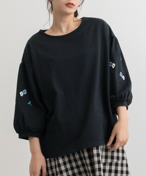 POU DOU DOU（プードゥドゥ）の「袖フラワー刺繍プルオーバー（T