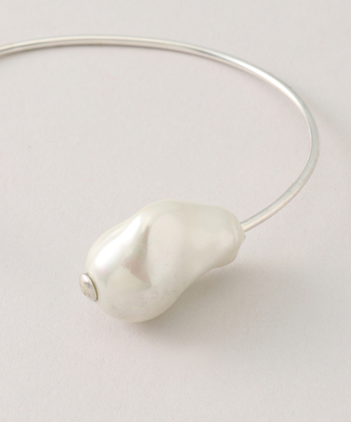 EDIT. FOR LULU(エディットフォールル)の「【mounir / ムーニエ】パールバングル(バングル/リストバンド・レディース・シルバー・FREE)」の2枚目の写真