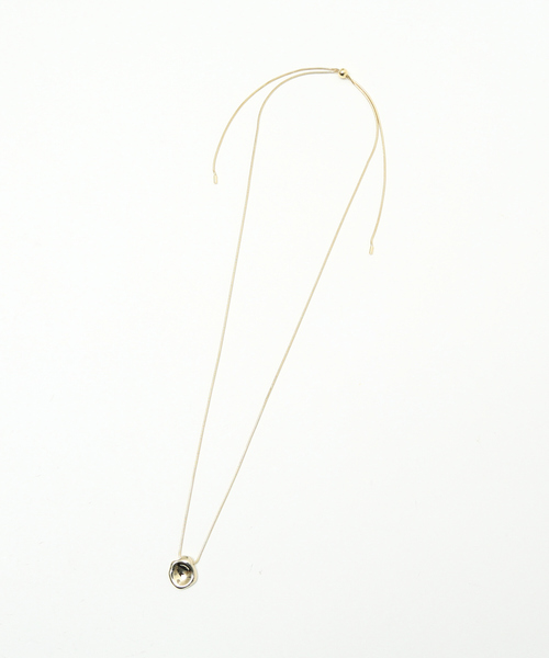 qualite（カリテ）の「オーバルチャームアジャスドネックレス（ネックレス・レディース・シルバー/ゴールド・フリー）」の2枚目の写真