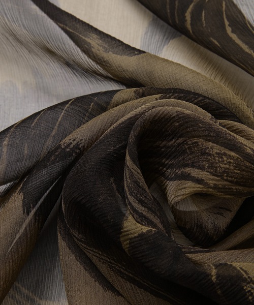 SASQUATCHfabrix.（サスクワァッチファブリックス）の「MOKUME STAMP SILK SCARF（ストール/ショール・メンズ・ホワイト系その他/ブラウン系その他・FREE）」の5枚目の写真