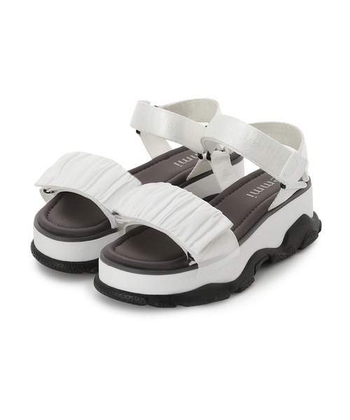 emmi（エミ）の「【emmi atelier】ギャザーストラップサンダル（サンダル・レディース・ホワイト・23.5cm/22.5cm/24.5cm）」の2枚目の写真